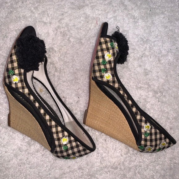 Betsey Johnson White Tulip Picnic Cutout Wedge picnic park photoshoot TikTok - Picture 3 of 6